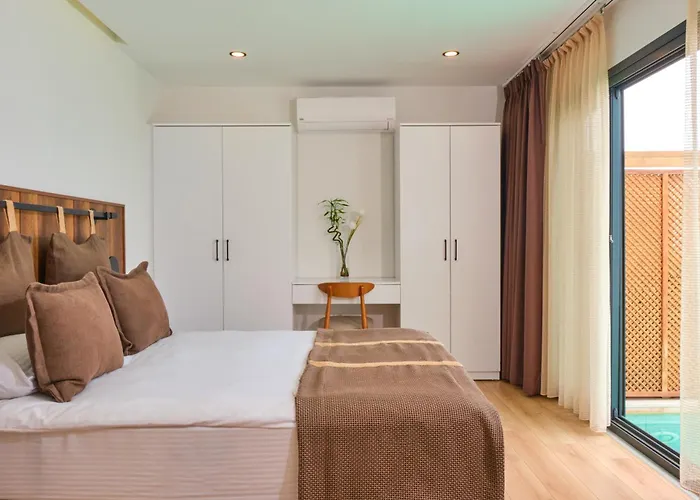 Nixie & - Adult Only 5* يالِكافاك